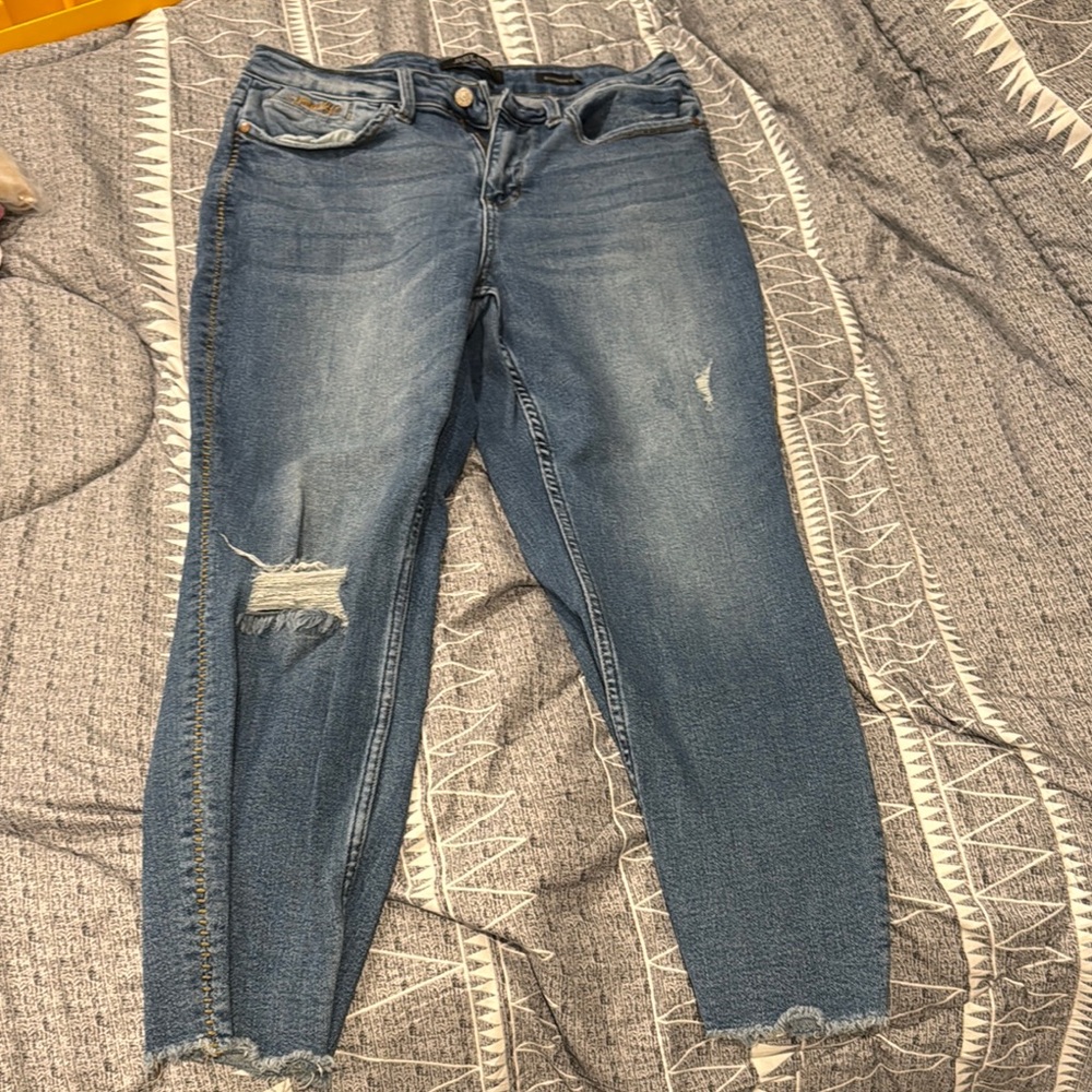 Judy Blue Distressed Boyfriend Jeans in Blue